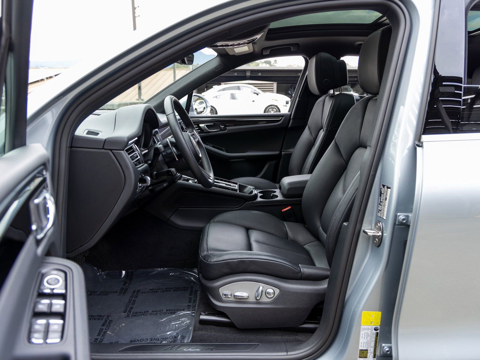 Certified 2025 Porsche Macan image 25