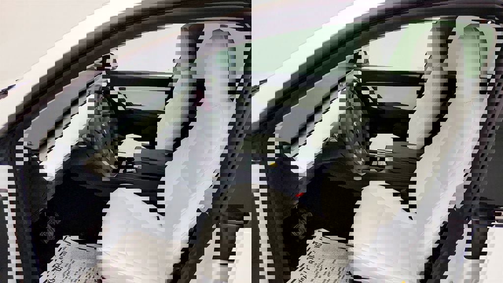 Used 2021 Tesla Model Y Long Range image 25