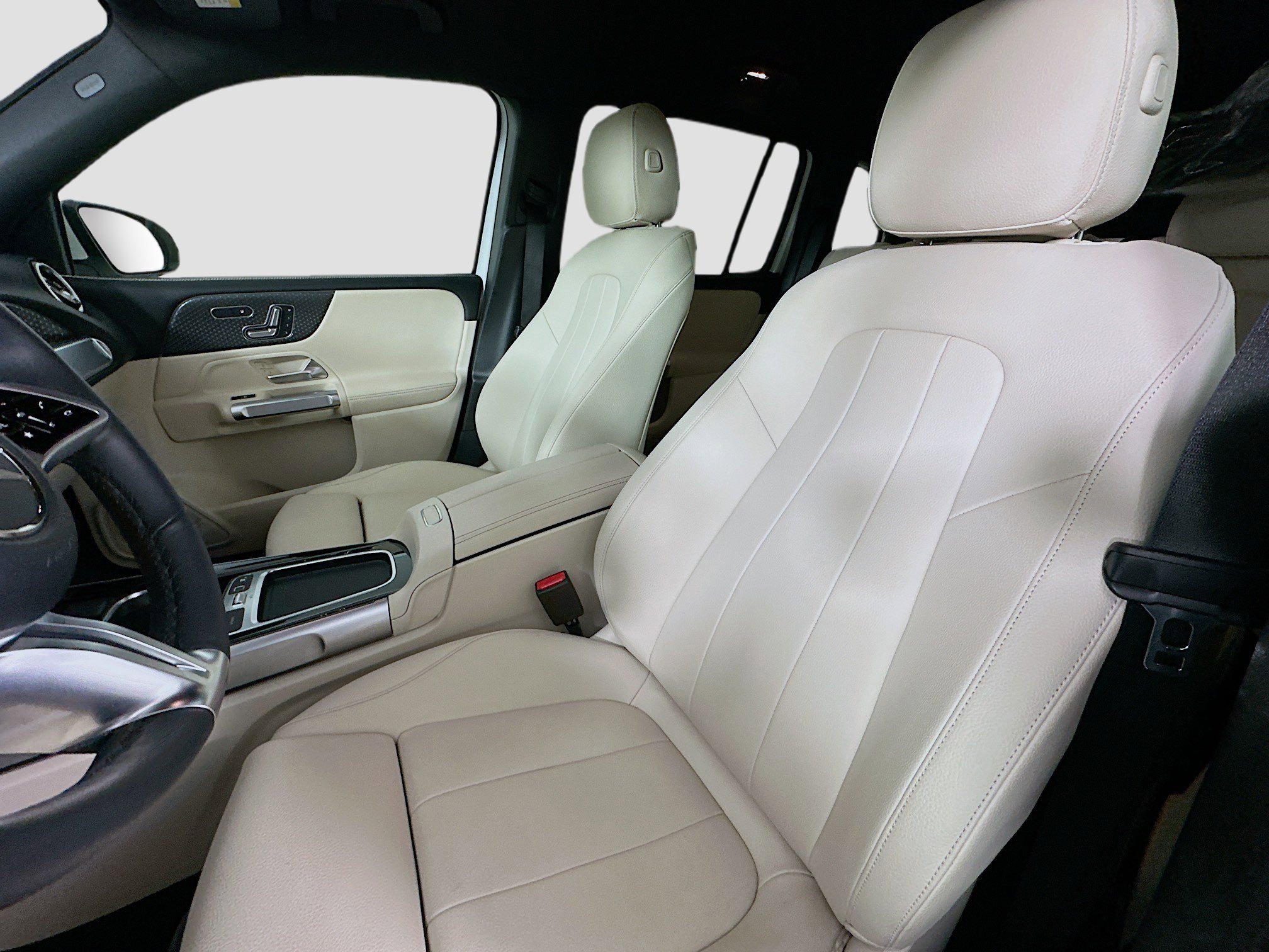 Certified 2025 Mercedes-Benz GLB 250 4MATIC image 27