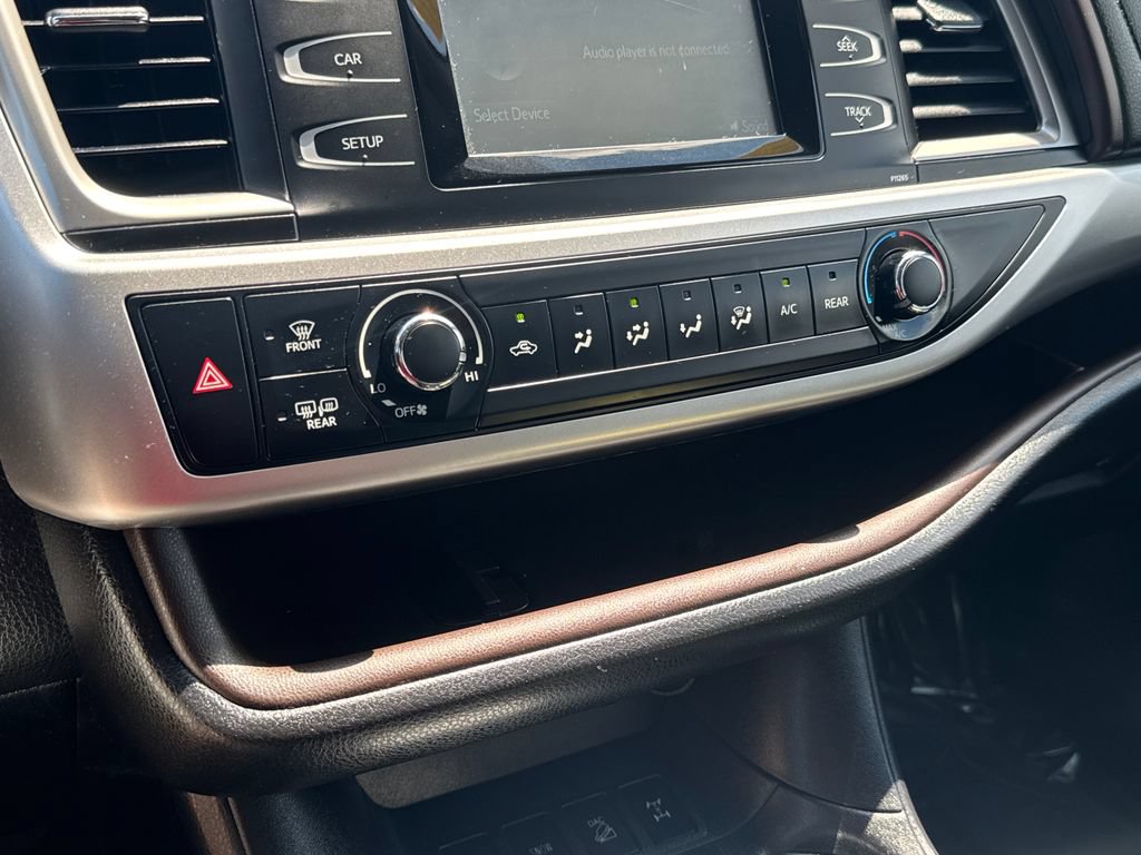 Used 2016 Toyota Highlander LE AWD/4WD image 26
