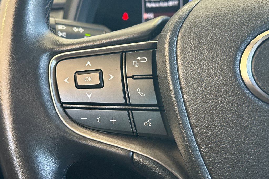 Used 2025 Lexus UX 300h FWD w/ Accessory Package (Z2) image 27