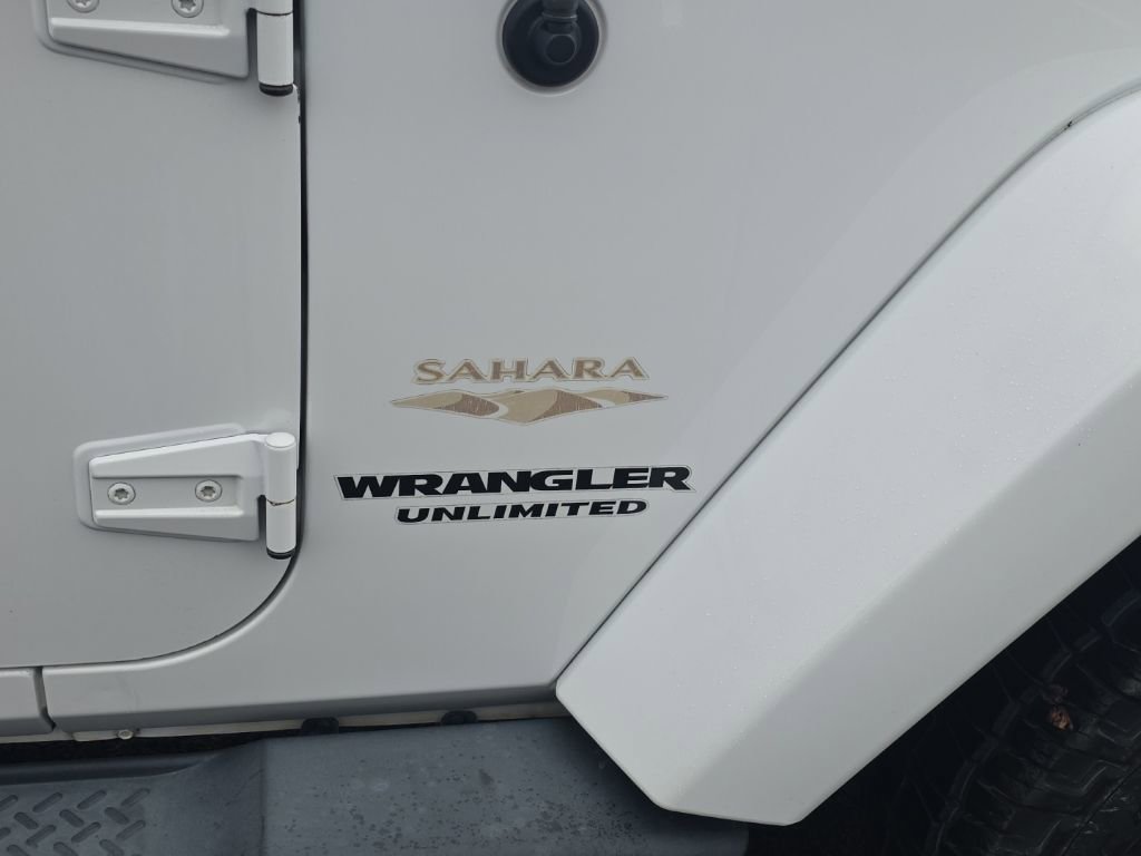Used 2014 Jeep Wrangler Unlimited Sahara w/ Connectivity Group image 9