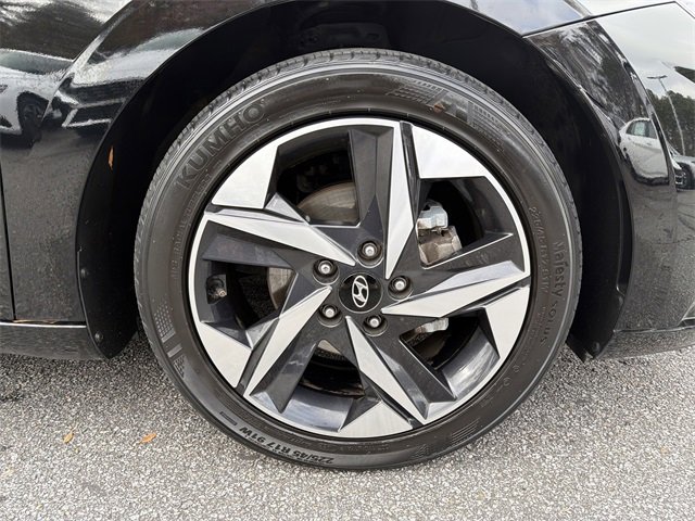 Certified 2022 Hyundai Elantra Limited image 12