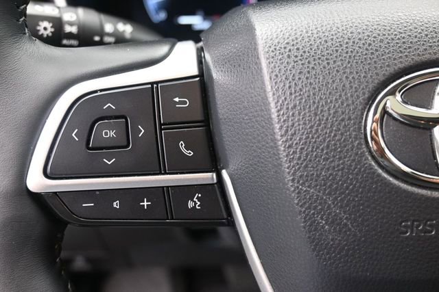 Used 2023 Toyota Highlander Limited FWD image 28