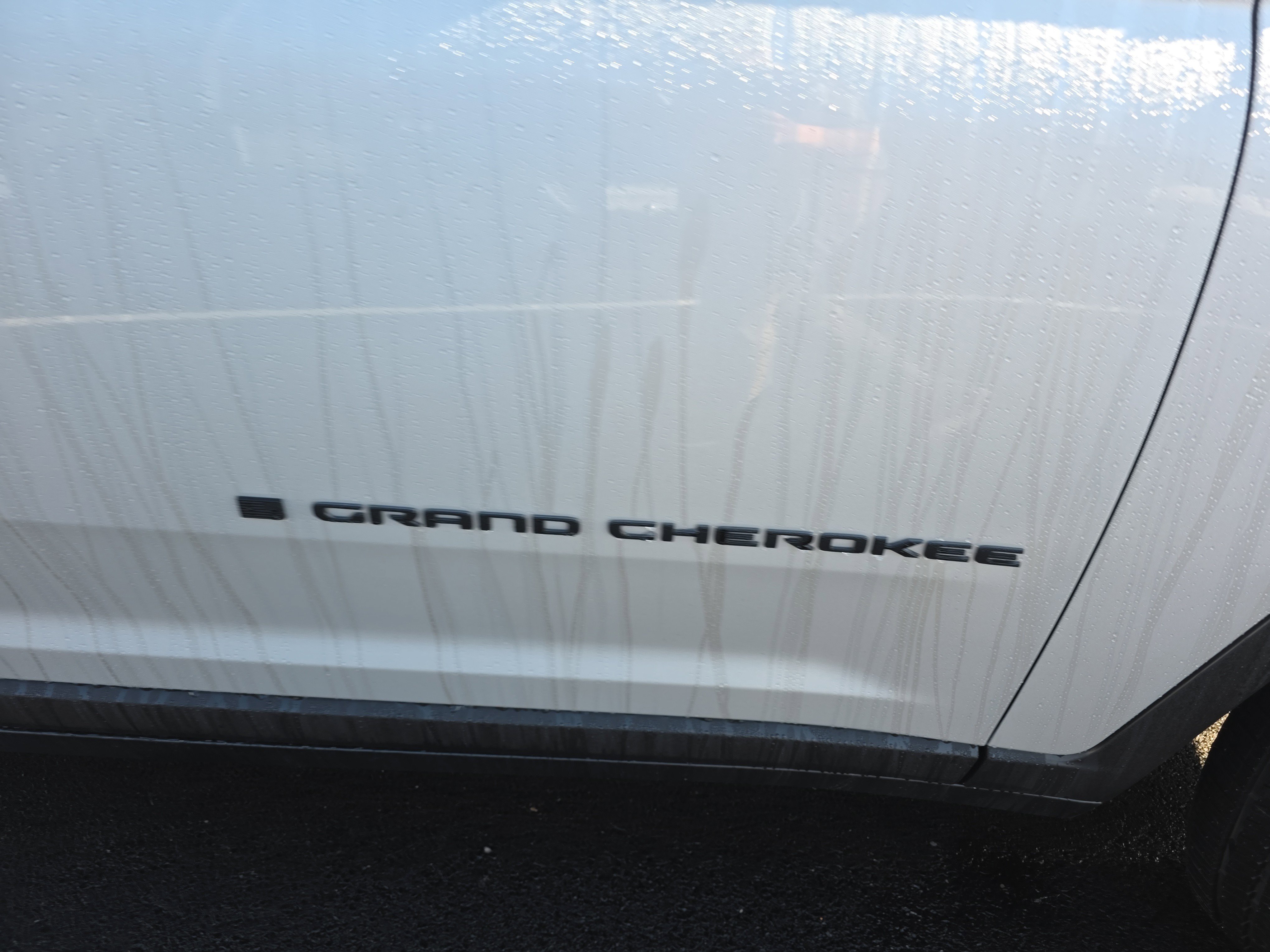 New 2025 Jeep Grand Cherokee Altitude image 26