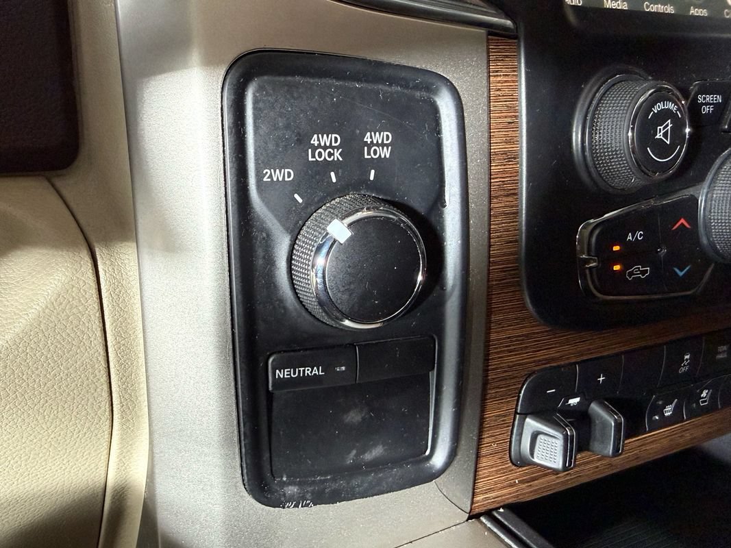 Used 2016 RAM 3500 Laramie w/ Cold Weather Group AWD/4WD image 16