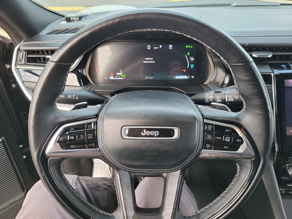 Used 2023 Jeep Grand Cherokee Overland w/ Advanced Protech Group III image 4