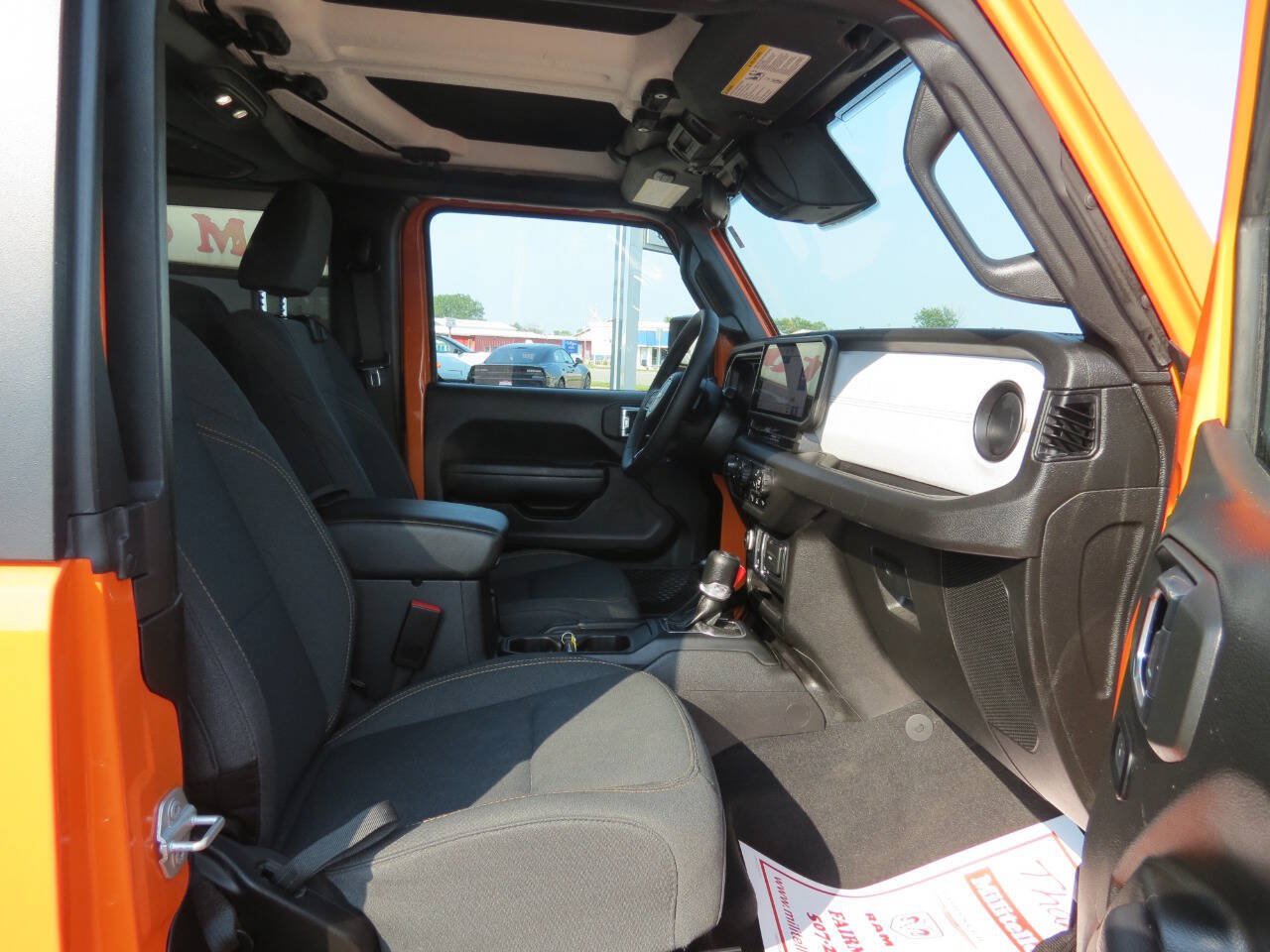 Used 2025 Jeep Wrangler Sport AWD/4WD image 6