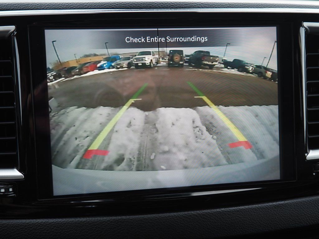 Used 2024 Chrysler Pacifica Touring-L image 16