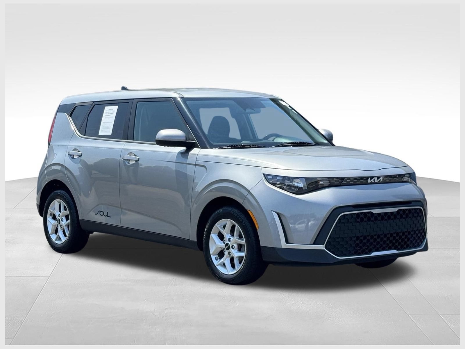 Used 2024 Kia Soul LX w/ Option Group 015 FWD image 1