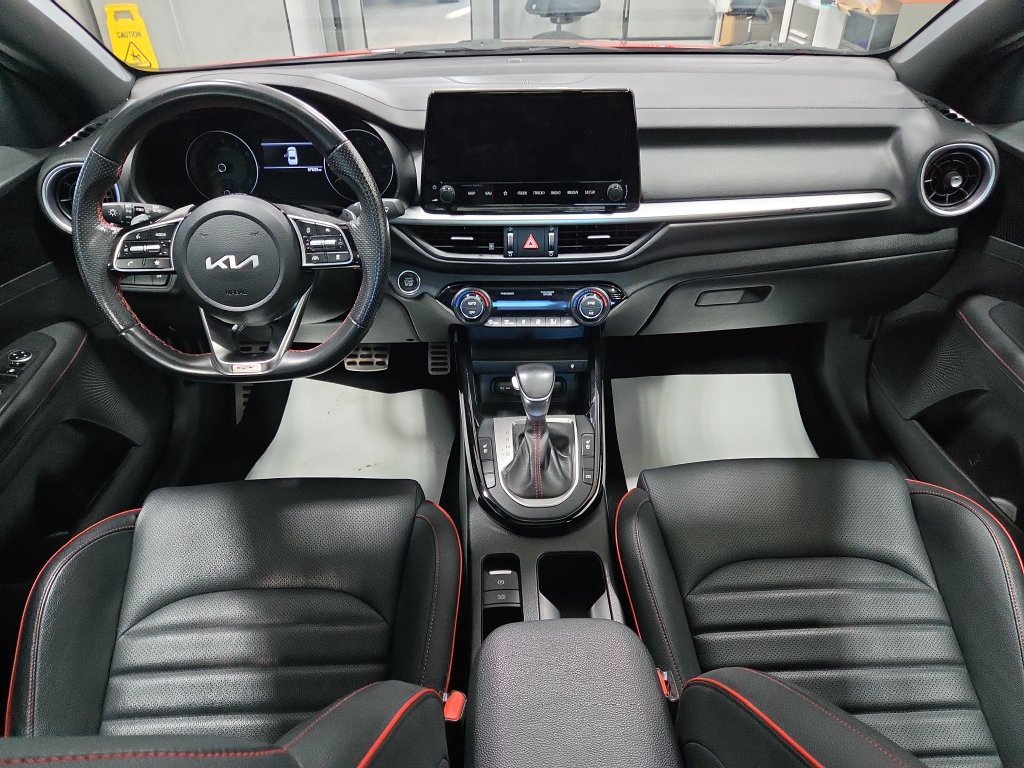 Used 2023 Kia Forte GT w/ GT2 Package FWD image 5