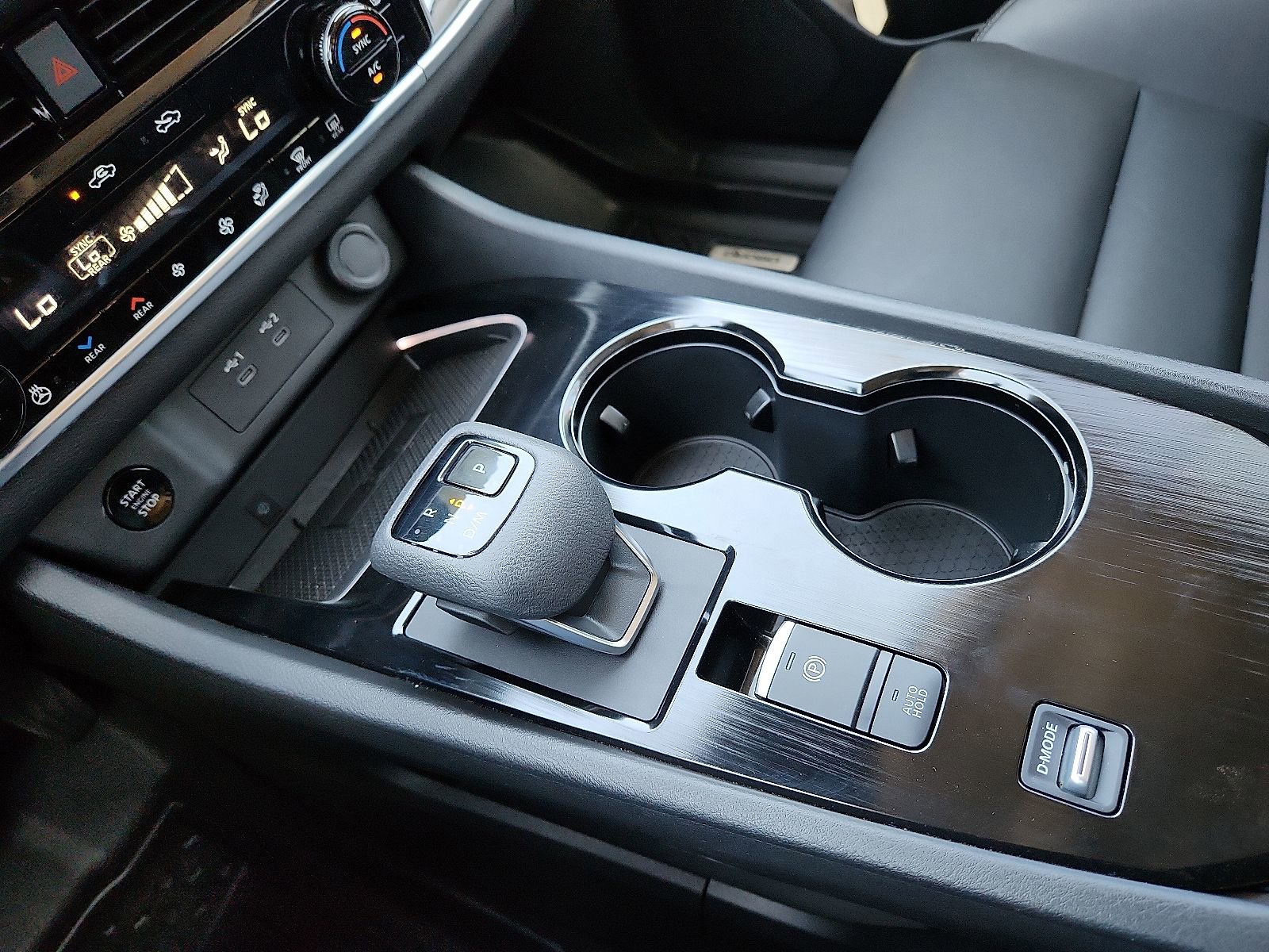 Used 2025 Nissan Rogue SL w/ SL Premium Package image 25