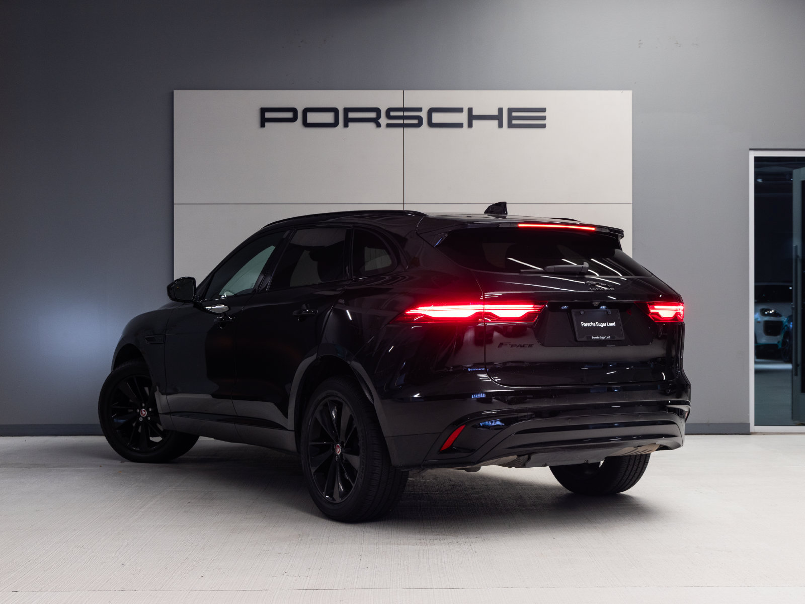 Used 2023 Jaguar F-PACE S AWD/4WD image 3