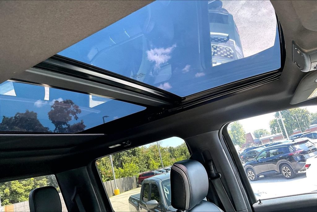 Used 2019 Ford F350 Platinum w/ Platinum Ultimate Package AWD/4WD image 19