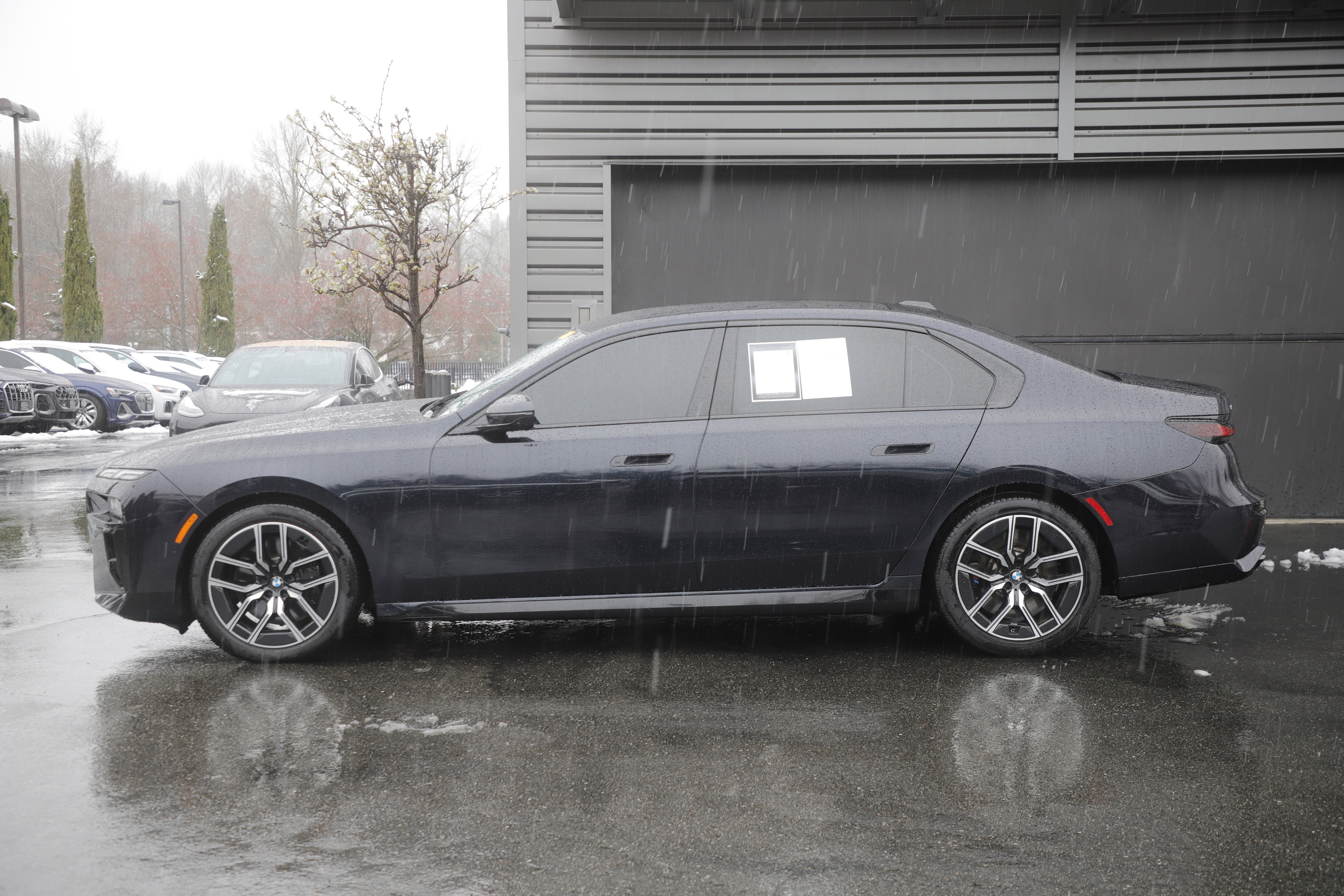 Used 2024 BMW 760i xDrive image 3