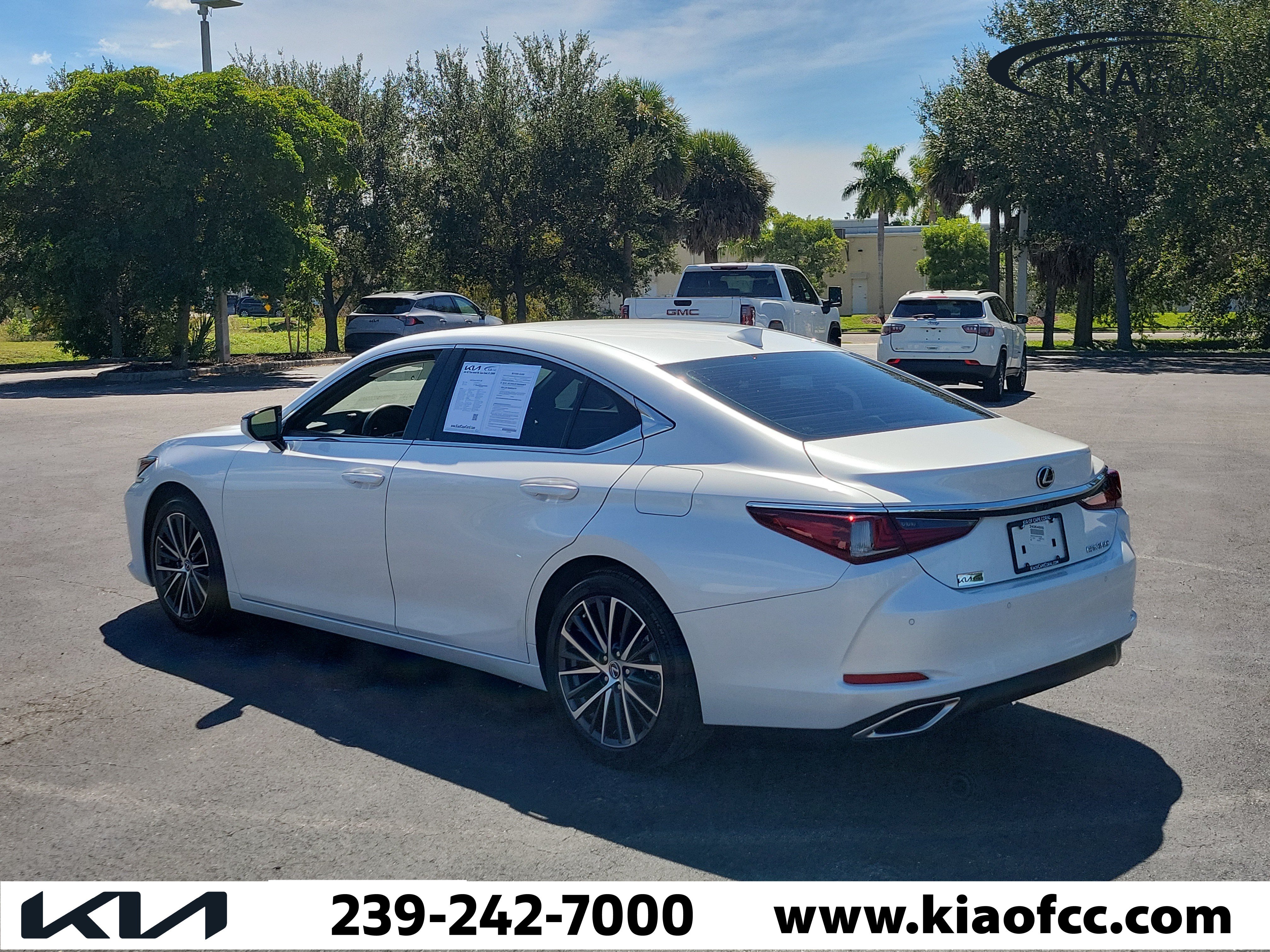 Used 2024 Lexus ES 350 w/ Premium Package FWD image 4