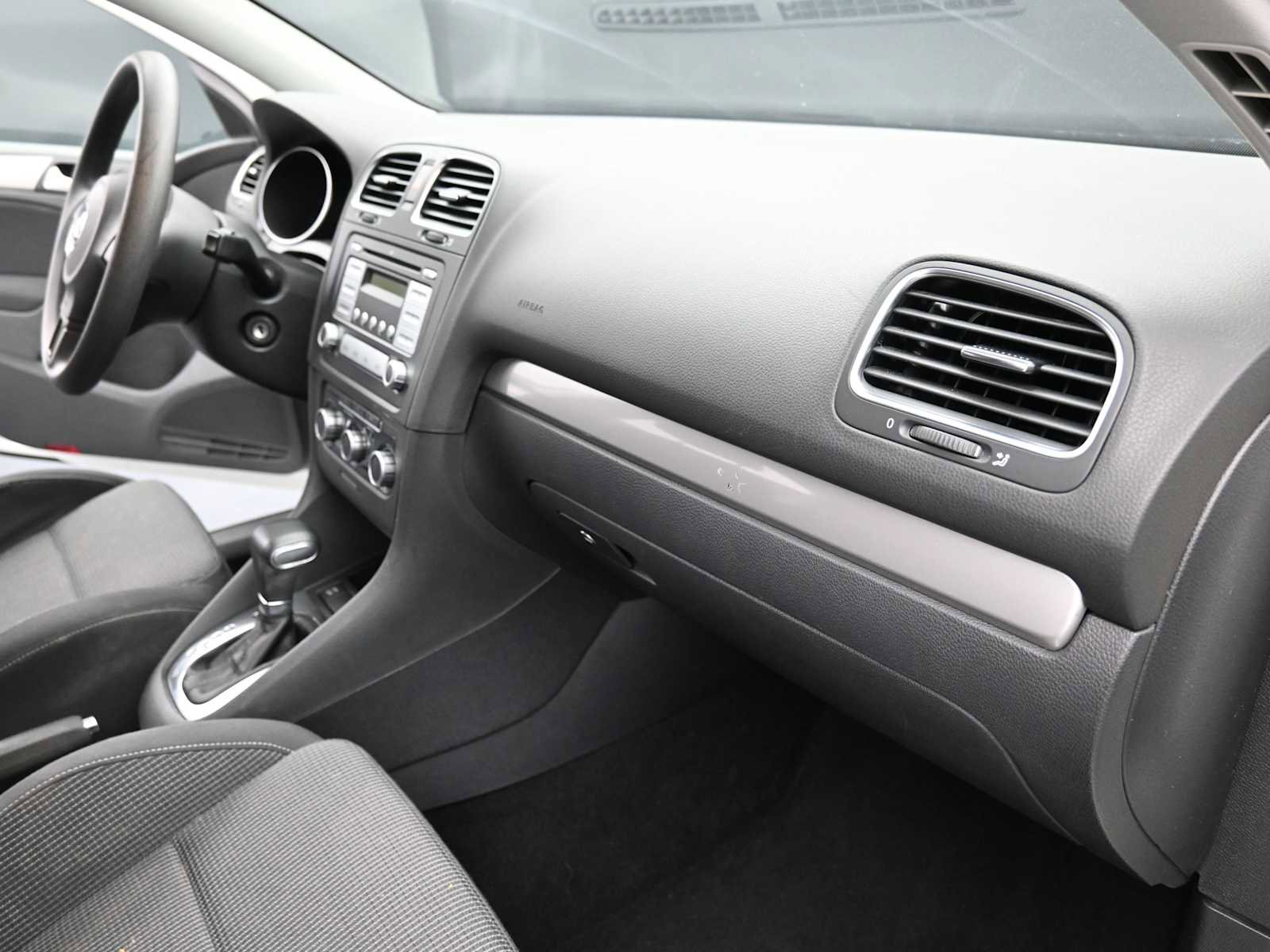 Used 2010 Volkswagen Golf 4-Door image 15