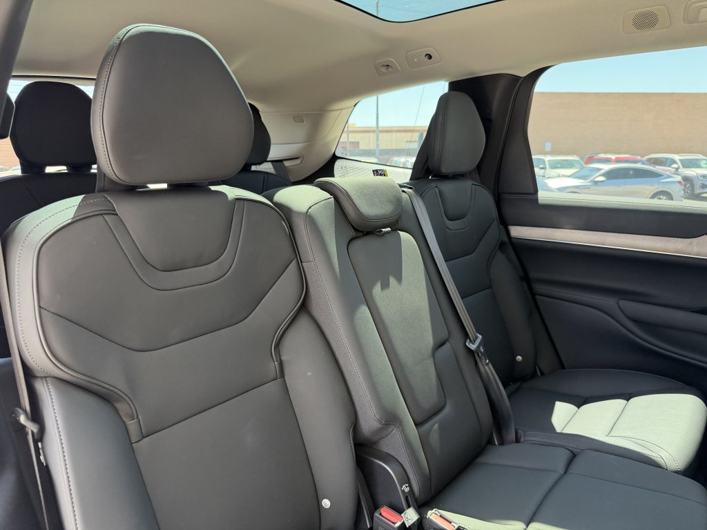 Used 2025 Volvo EX90 Ultra AWD/4WD image 40