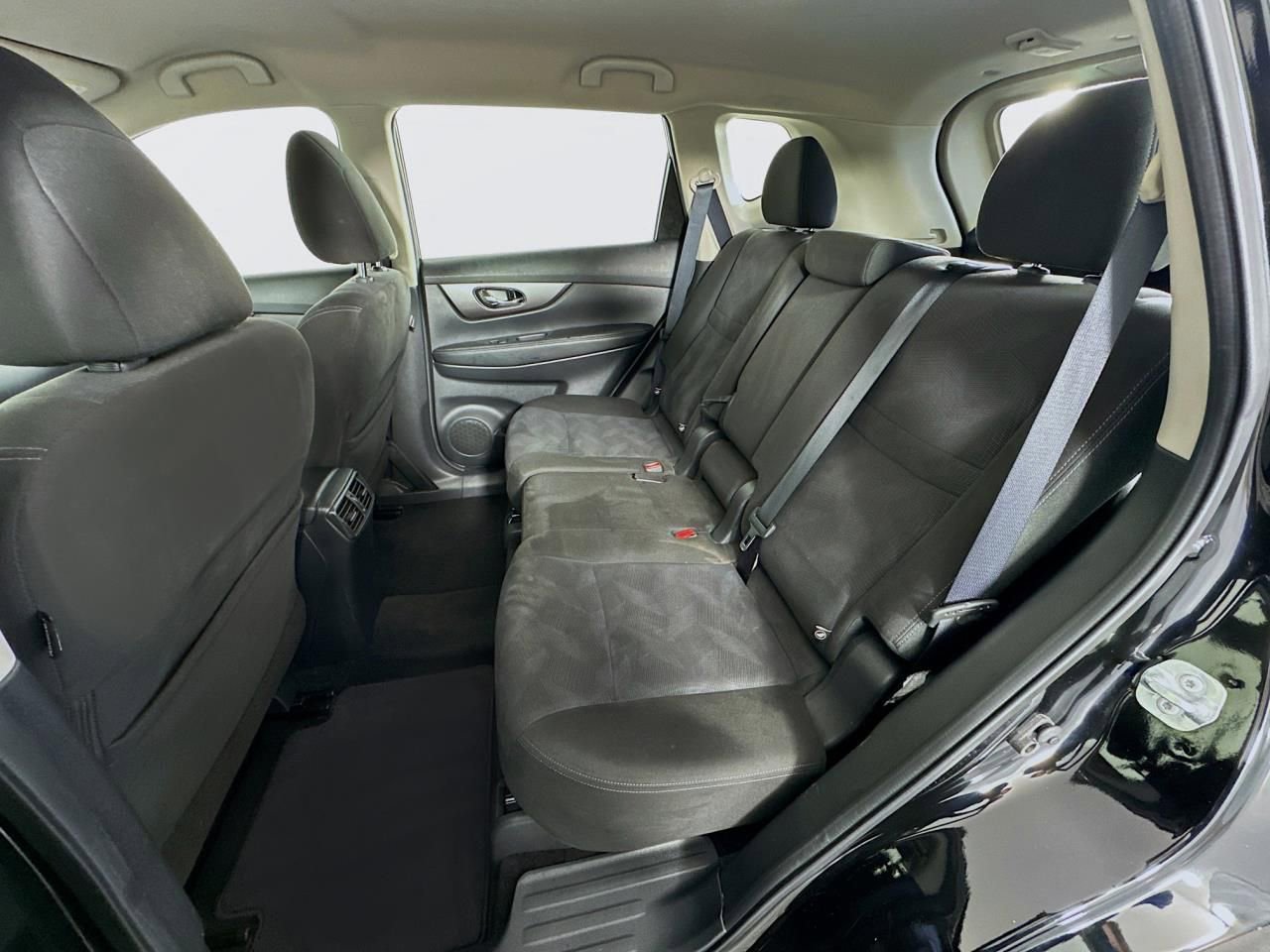 Used 2015 Nissan Rogue S image 36