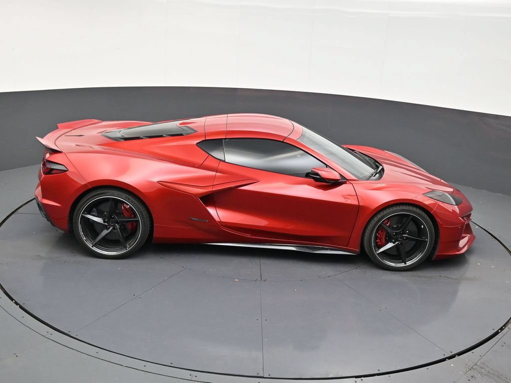 Used 2025 Chevrolet Corvette E-Ray w/ Stealth Interior Trim Package AWD/4WD image 18