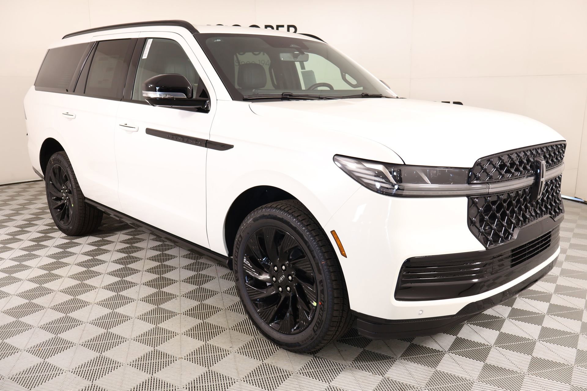 New 2026 Lincoln Navigator Reserve w/ Jet Appearance Package