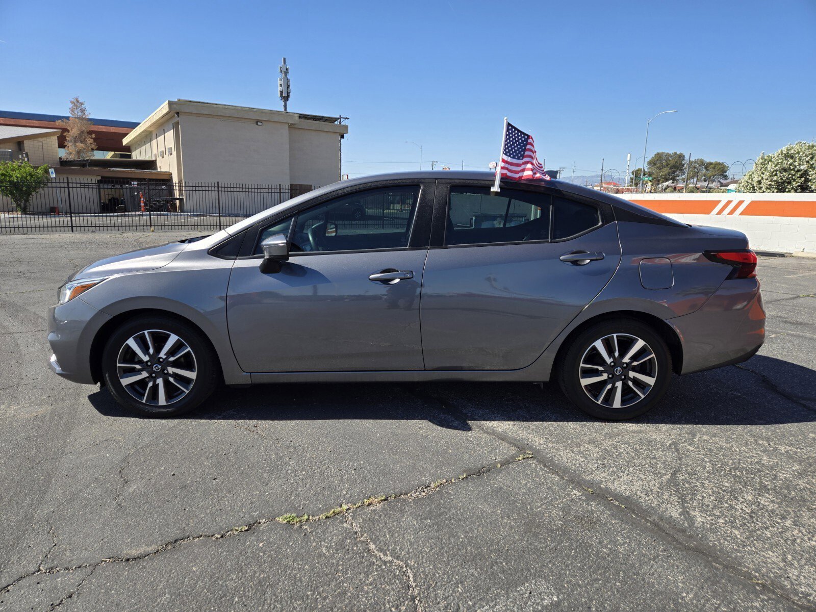 Used 2021 Nissan Versa SV image 2