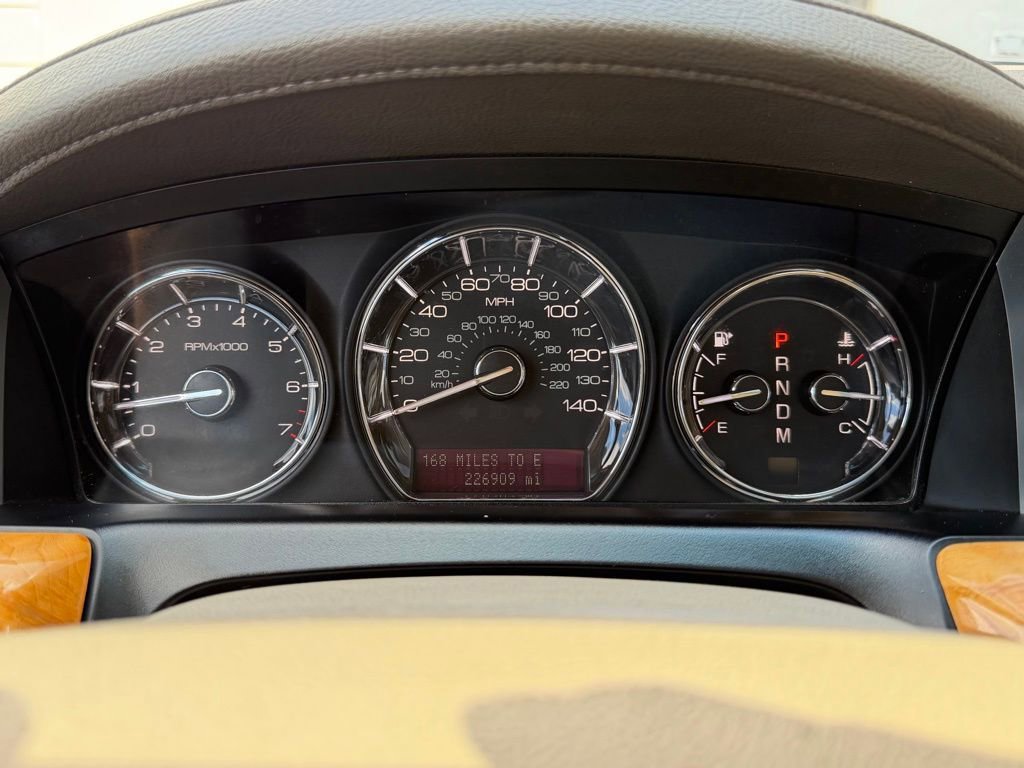 Used 2010 Lincoln MKS image 39