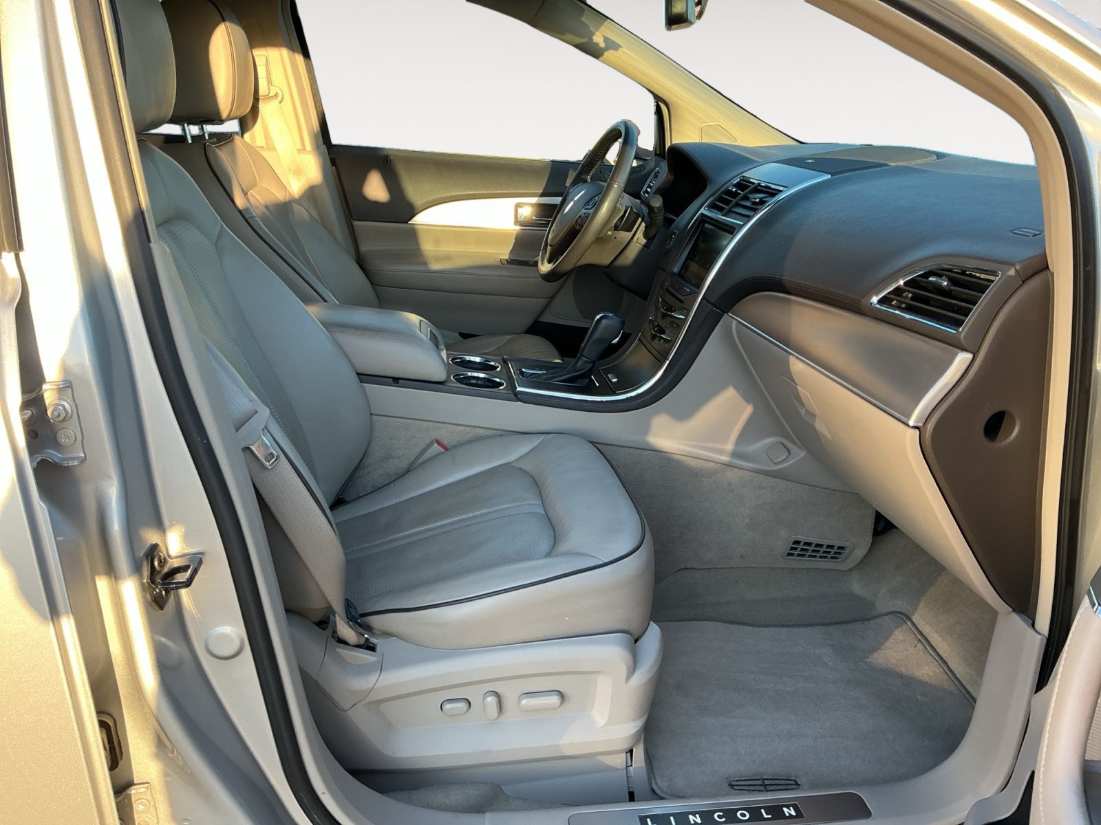 Used 2013 Lincoln MKX FWD image 15