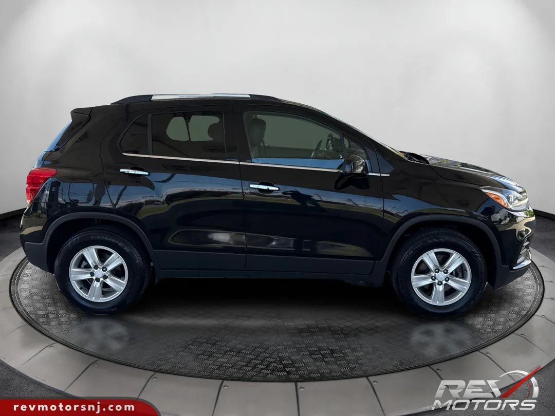 Used 2018 Chevrolet Trax LT w/ Sun & Sound Package AWD/4WD image 6