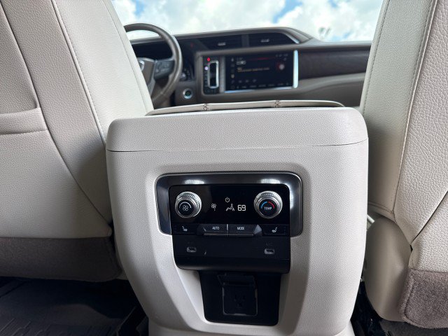 Used 2022 GMC Yukon Denali RWD image 16