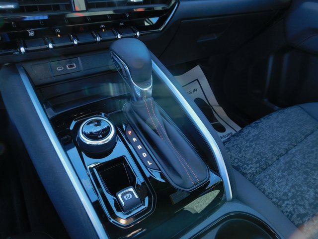 Used 2025 Chevrolet Colorado Z71 w/ Technology Package image 31