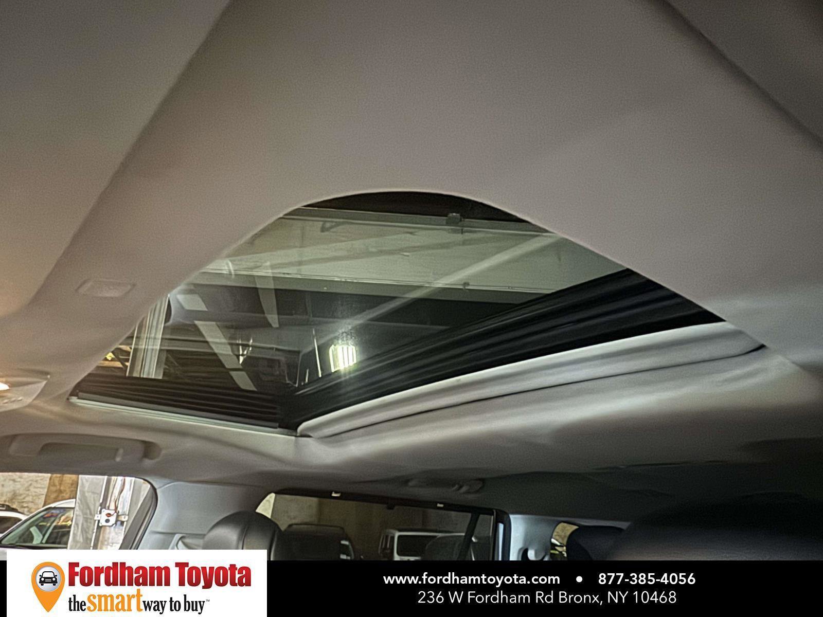 Used 2020 Toyota Highlander XLE image 19