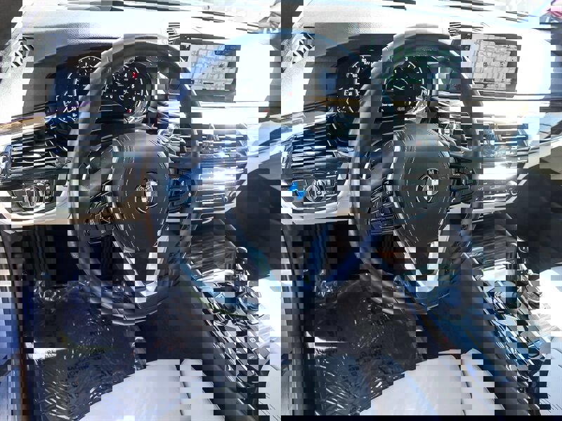 Used 2018 BMW 530i w/ Premium Package image 14