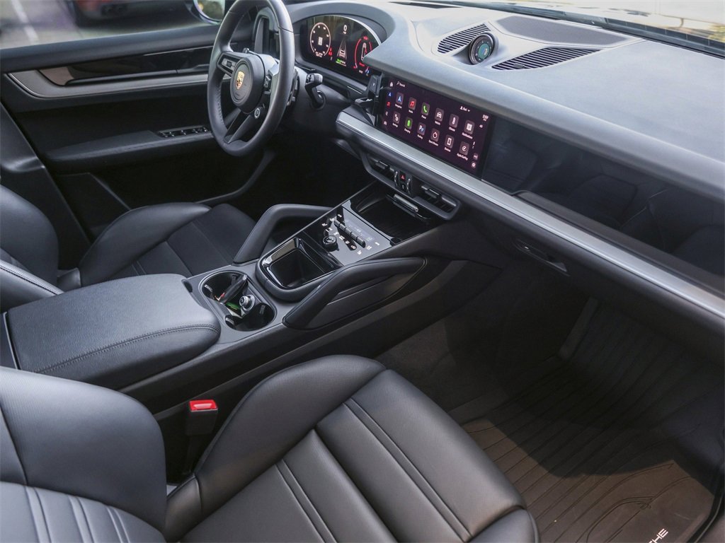 Certified 2025 Porsche Cayenne E-Hybrid Coupe image 37