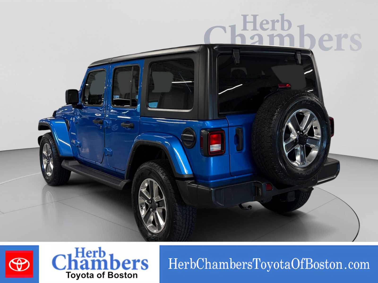 Used 2022 Jeep Wrangler Unlimited Sahara AWD/4WD image 3