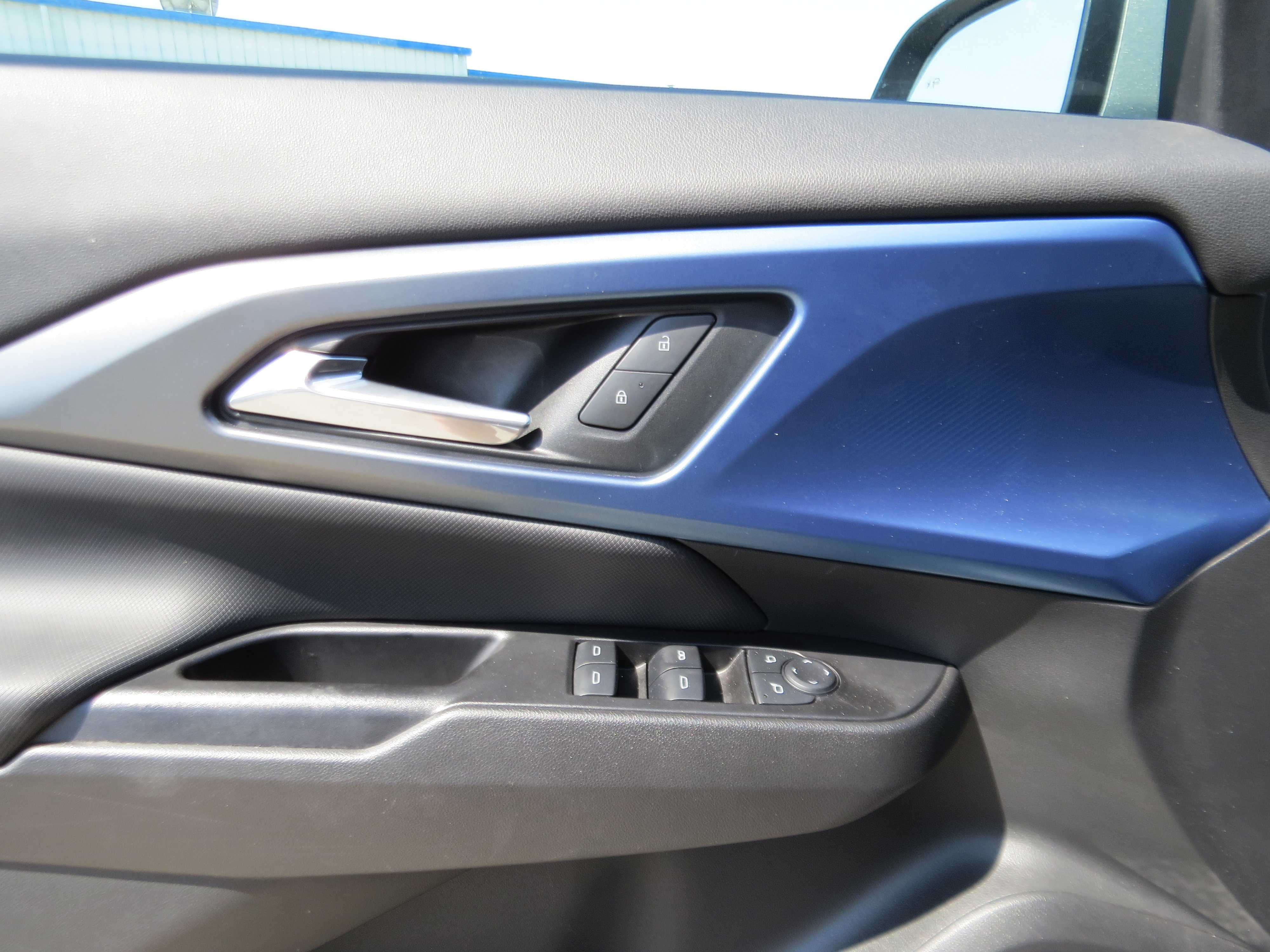Used 2025 Chevrolet Equinox EV LT w/ Convenience Package FWD image 16