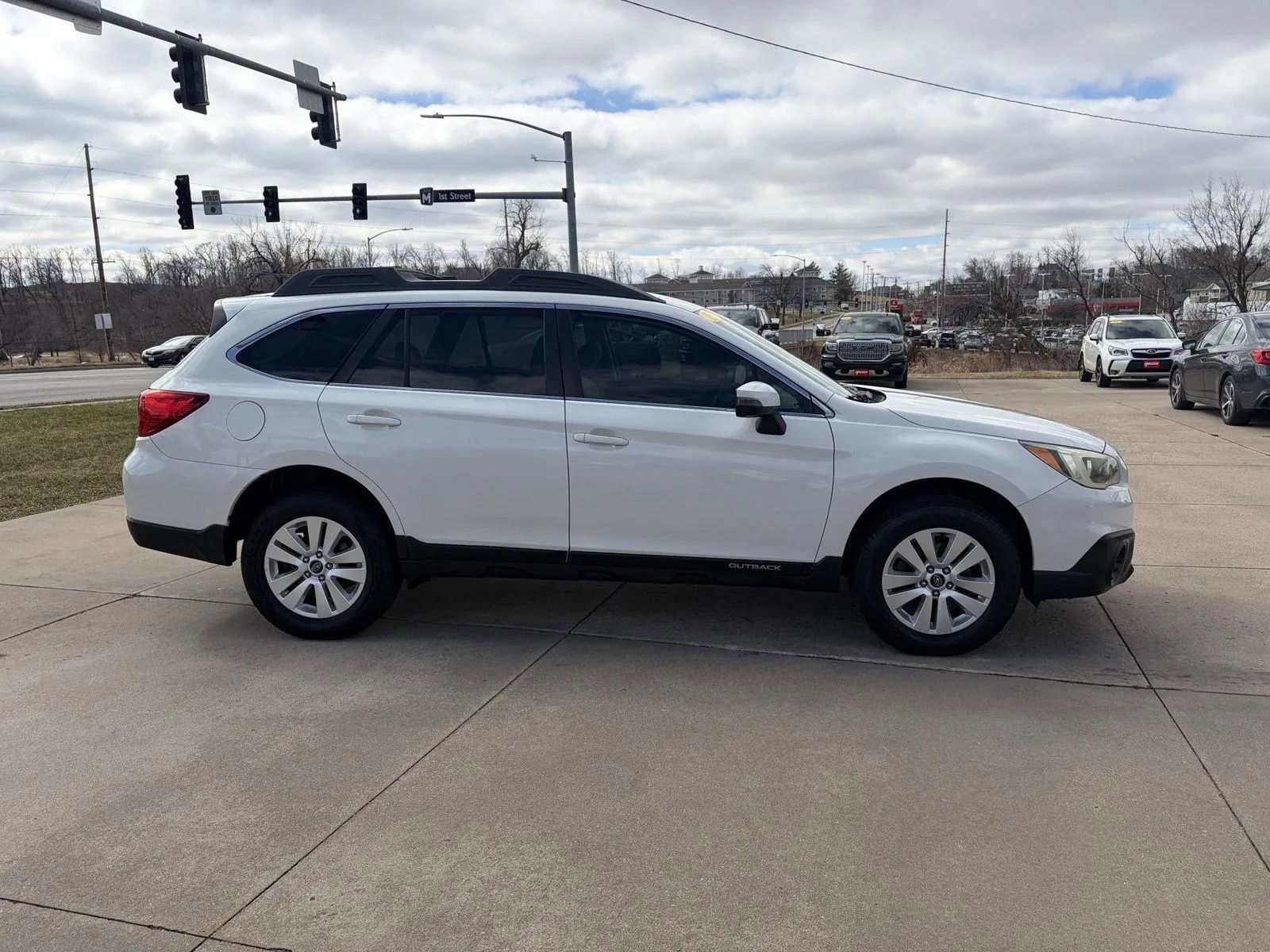 Used 2015 Subaru Outback 2.5i Premium AWD/4WD image 4