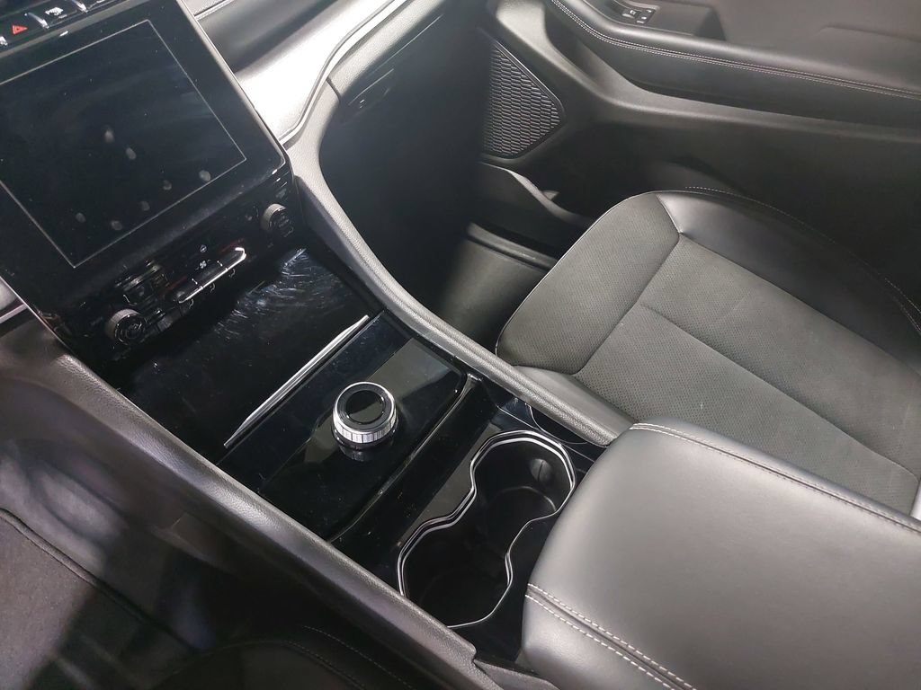 Used 2023 Jeep Grand Cherokee Altitude AWD/4WD image 24