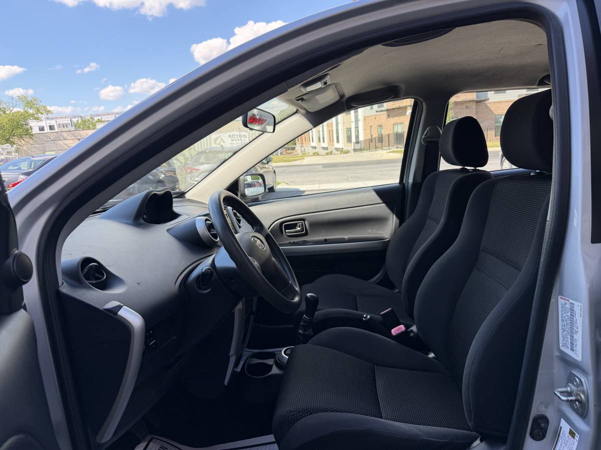 Used 2004 Scion xA FWD image 9