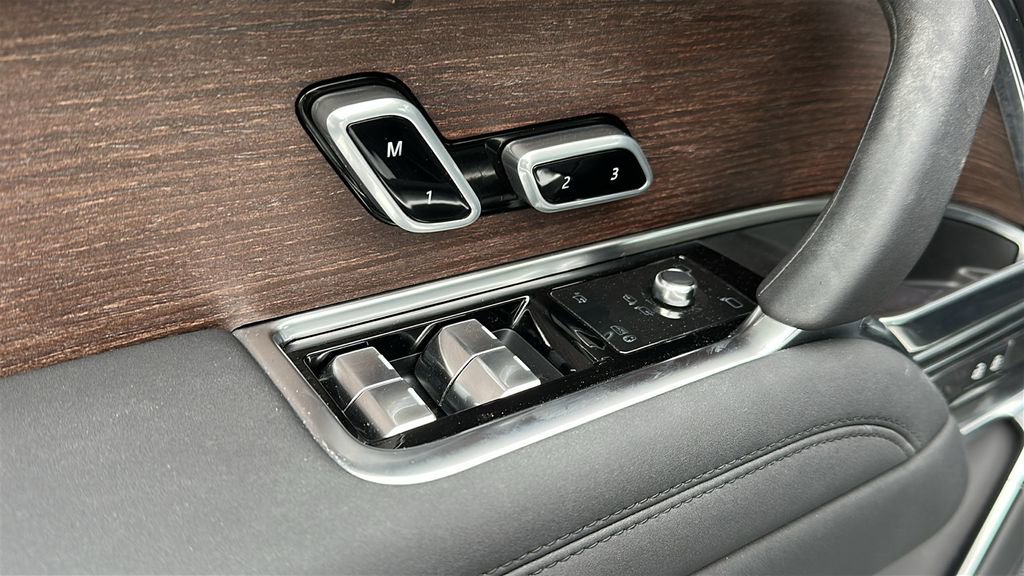 Certified 2023 Land Rover Range Rover SE image 9