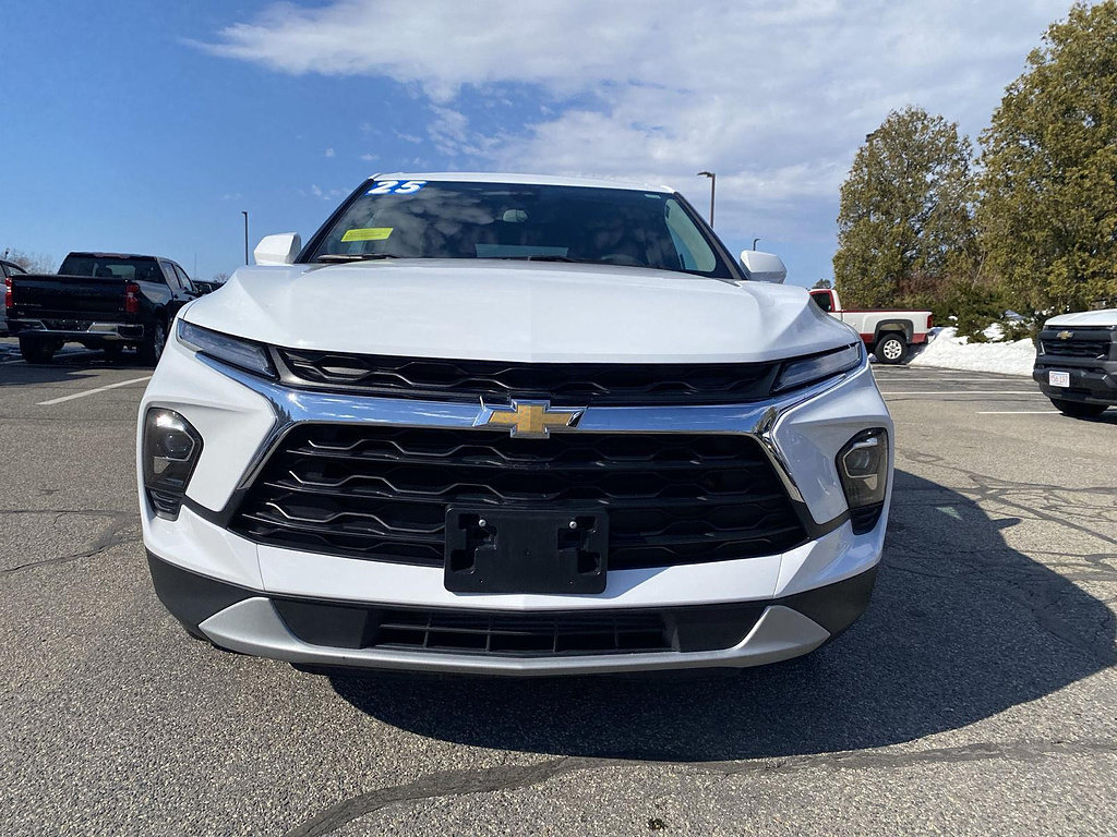 Used 2025 Chevrolet Blazer LT AWD/4WD image 3