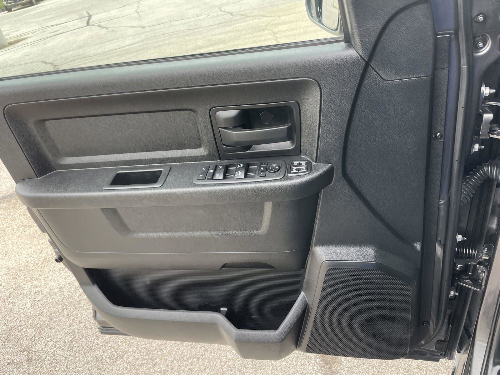 Used 2024 RAM 3500 Tradesman w/ Chrome Appearance Group image 20