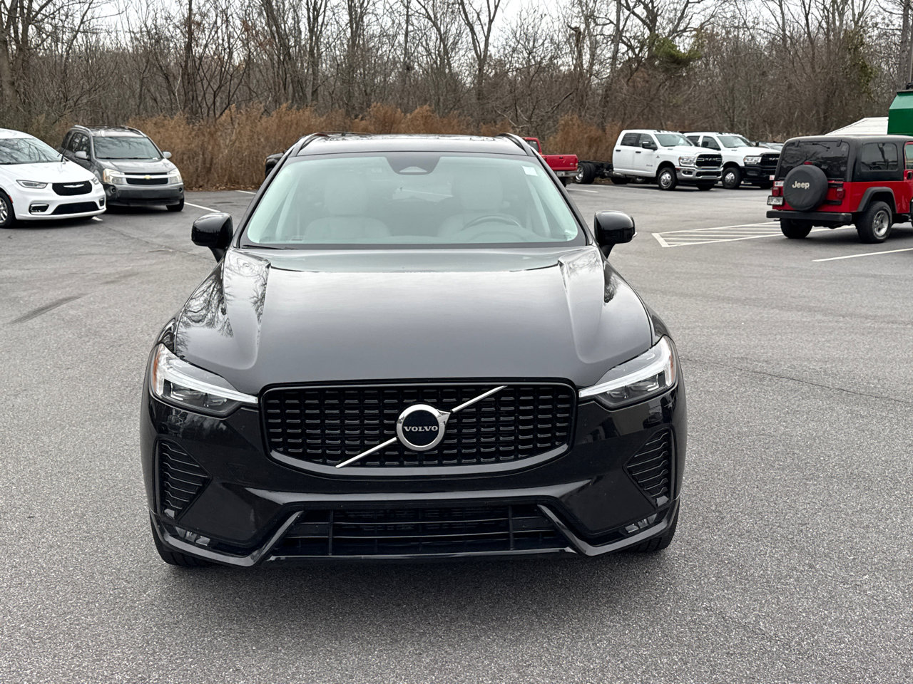 Used 2024 Volvo XC60 B5 Core image 2