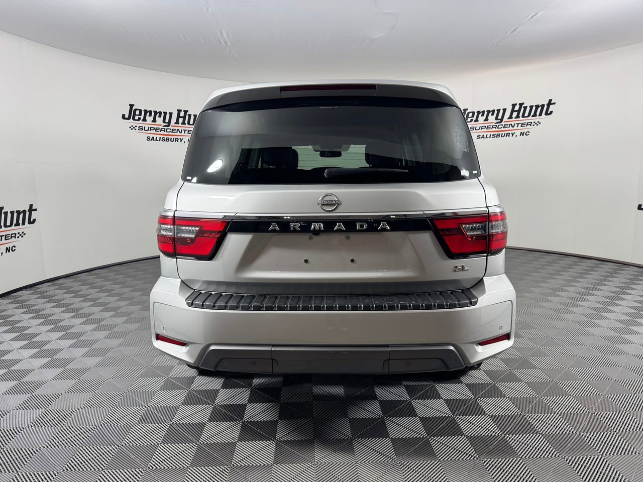 Used 2024 Nissan Armada SL w/ Captain's Chairs Package image 10