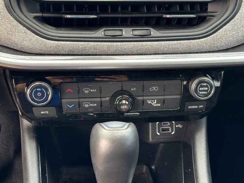 Used 2024 Jeep Compass Latitude image 22