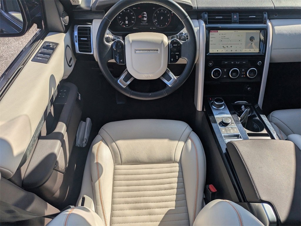 Used 2019 Land Rover Discovery HSE image 4