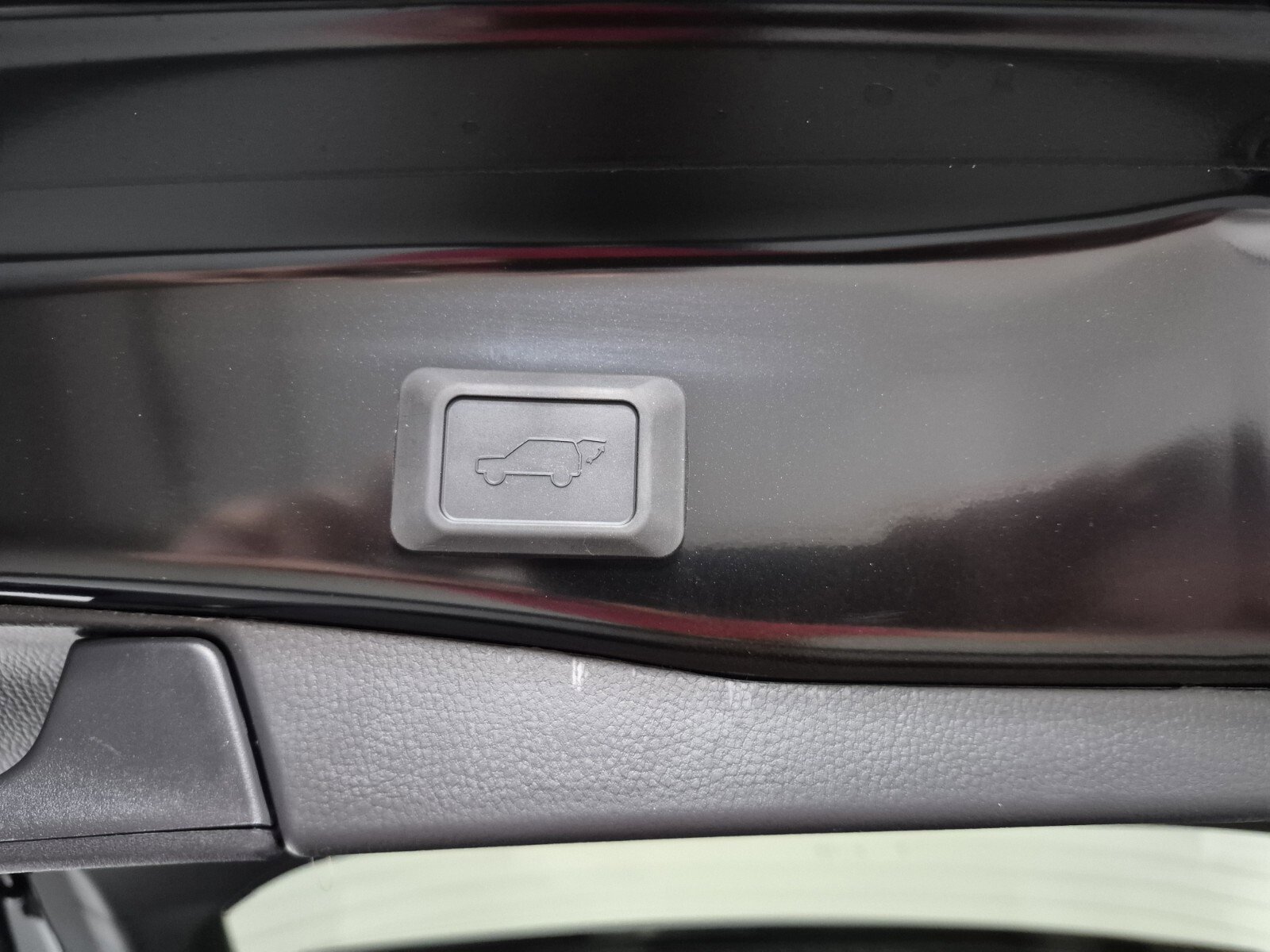 New 2025 Toyota RAV4 XLE Premium image 16