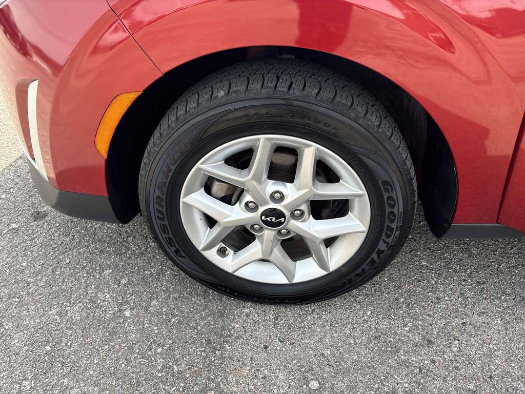 Used 2023 Kia Soul LX w/ LX Technology Package image 32