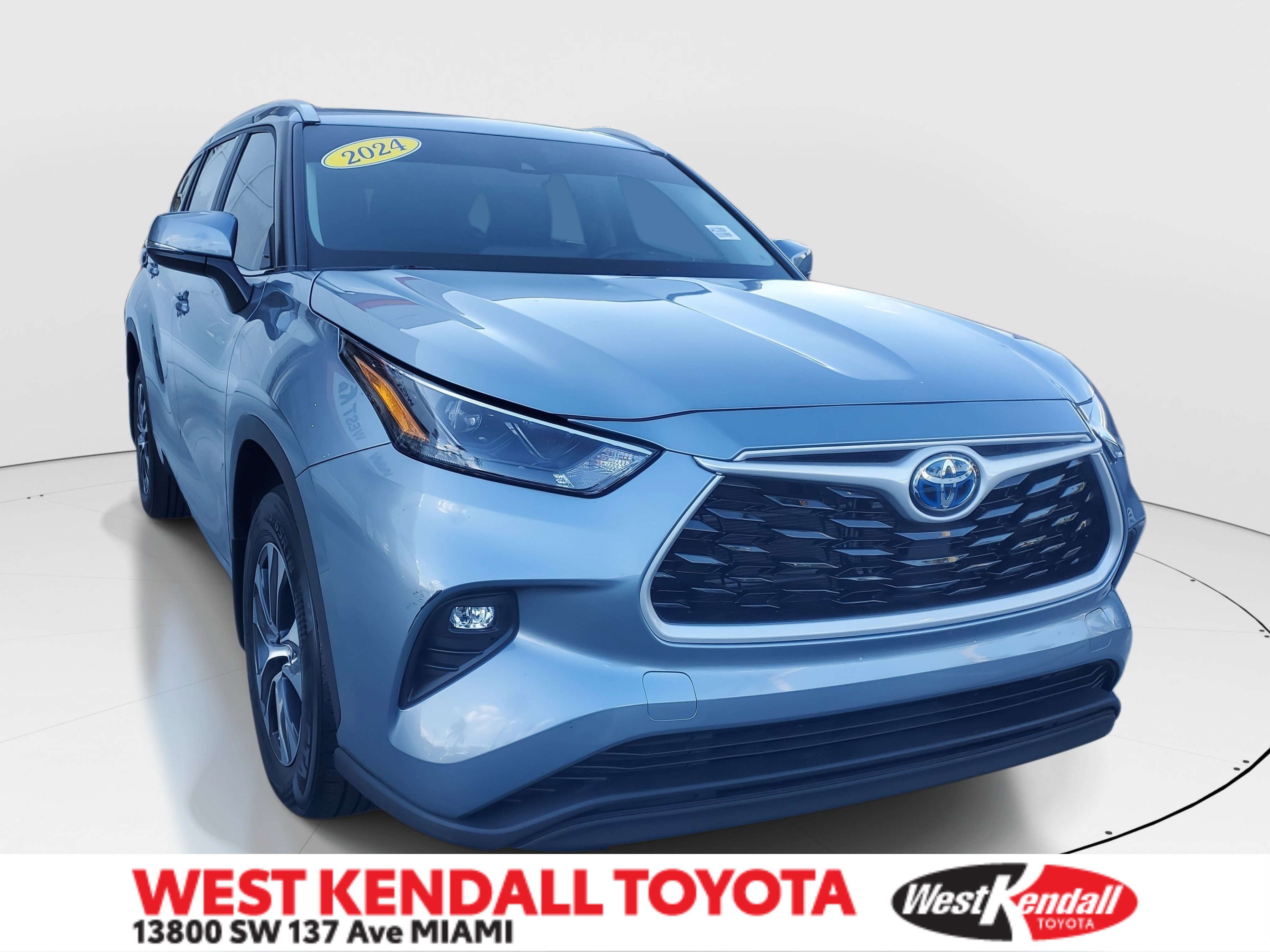Used 2024 Toyota Highlander XLE image 1