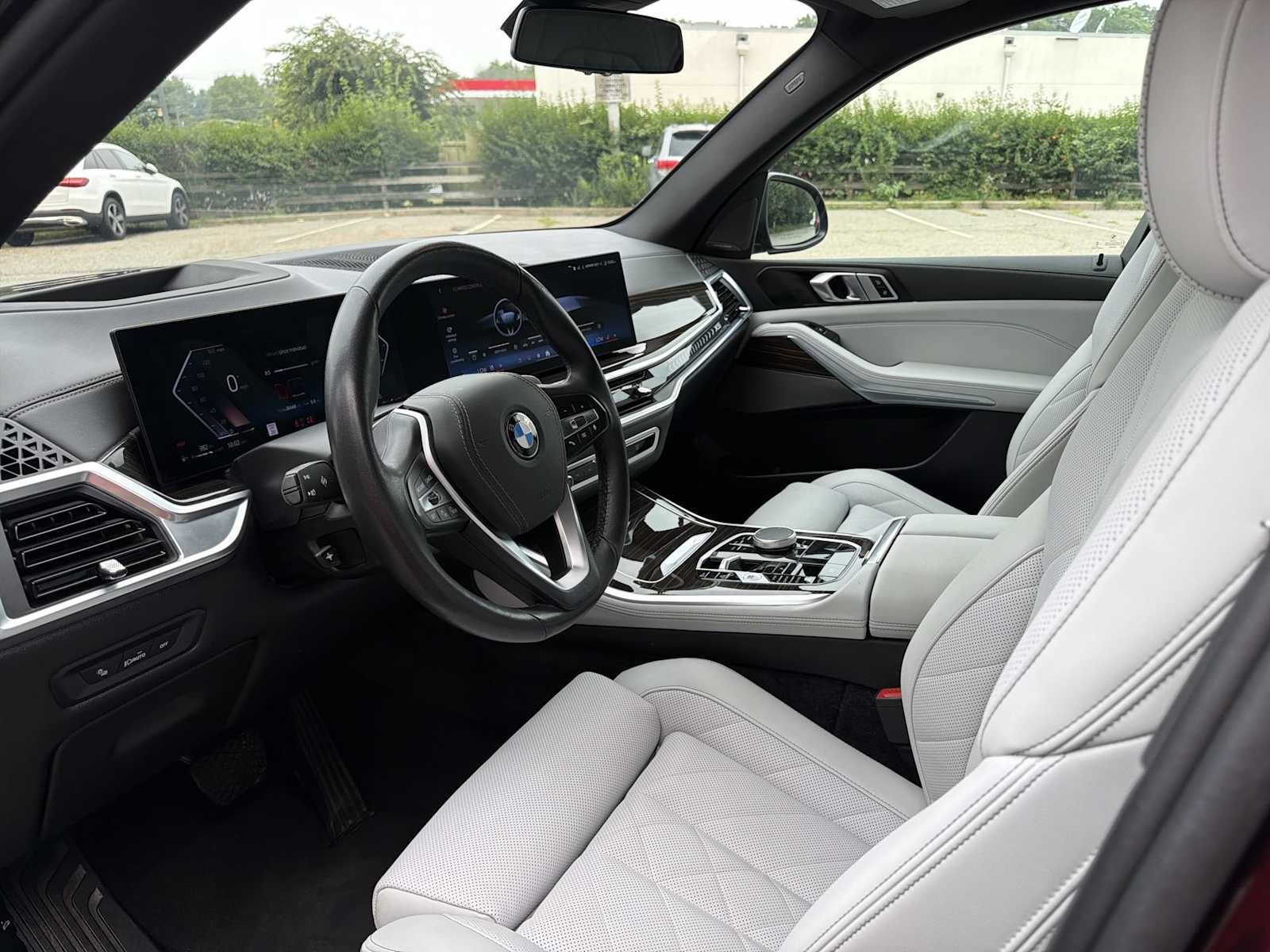 Used 2024 BMW X5 xDrive40i w/ Premium Package AWD/4WD image 10
